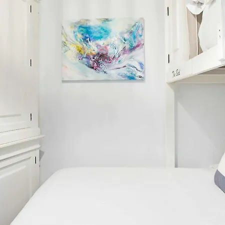 Revitalized In Historical Building Daire Girona