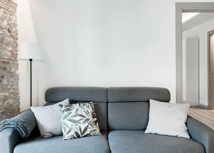 Revitalized In Historical Building Appartement