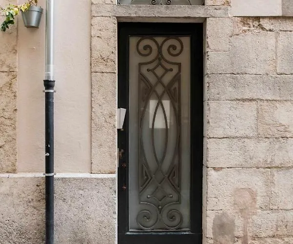 Revitalized In Historical Building Daire Girona